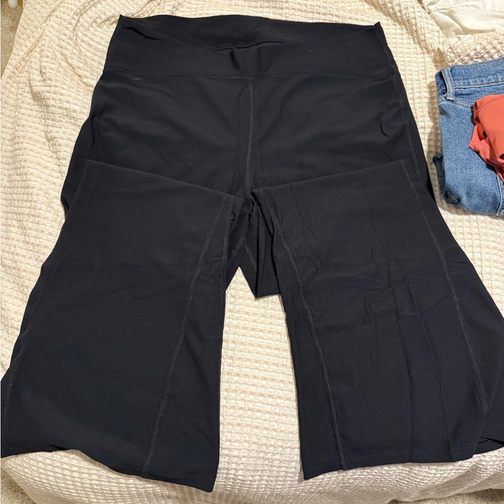 Old Navy Black Super-Flare Active Pants